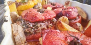 Beitragsbild des Blogbeitrags Griechische gefüllte Tomaten aus dem Backrohr 