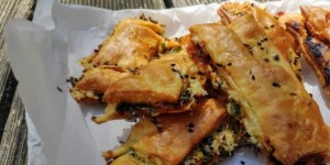 Beitragsbild des Blogbeitrags Blätterteig mit Harissa, Cheddar & Kümmel