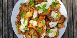 Beitragsbild des Blogbeitrags Marinierte Zucchini mit Burrata