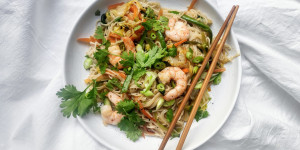 Beitragsbild des Blogbeitrags Take Out Asia Nudeln mit Shrimps 
