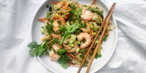 Beitragsbild des Blogbeitrags Take Out Asia Nudeln mit Shrimps