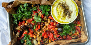 Beitragsbild des Blogbeitrags Ofengemüse mit Joghurt & Za‘atar