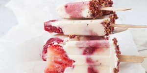 Beitragsbild des Blogbeitrags Kokos-Beeren Ice Pops 