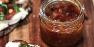 Beitragsbild des Blogbeitrags Tomatenmarmelade mit Salzkapern 