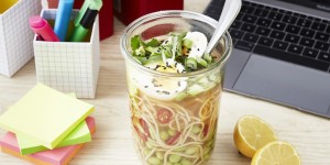Beitragsbild des Blogbeitrags Lunch al Desko: Schnelle Asia-Suppe mit Miso und Ramennudeln
