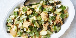Beitragsbild des Blogbeitrags Zuckermelonen-Gurken-Salat mit Sumach und Koriander 