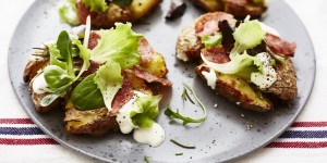 Beitragsbild des Blogbeitrags Smashed potatoes: Ofenkartoffel mit Knuspersalami