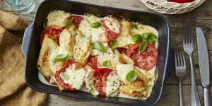 Beitragsbild des Blogbeitrags Überbackene Hühnerschnitzel mit Mozzarella und Tomate