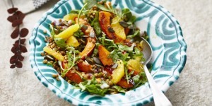 Beitragsbild des Blogbeitrags Kürbis-Linsen Salat mit Orangen