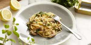 Beitragsbild des Blogbeitrags Zitronige Sardinen-Spaghetti 