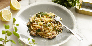 Beitragsbild des Blogbeitrags Zitronige Sardinen-Spaghetti