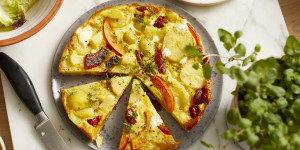 Beitragsbild des Blogbeitrags Frittata mit Kartoffeln, Kürbis und getrockneten Tomaten