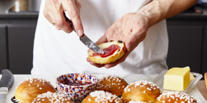 Beitragsbild des Blogbeitrags Thermomix: Rosinenbrötchen