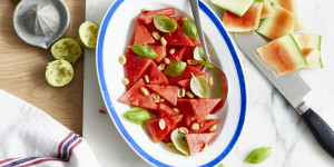 Beitragsbild des Blogbeitrags Wassermelonensalat mit Limettendressing 