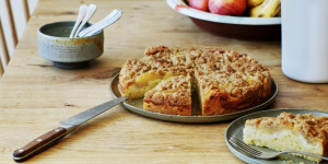 Beitragsbild des Blogbeitrags Topfenstreuselkuchen mit Äpfeln