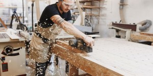 Beitragsbild des Blogbeitrags Begehbarer Kleiderschrank – Ankleidezimmer selbst einbauen?