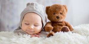 Beitragsbild des Blogbeitrags Babyfotografie: Wie ein Babyshooting abläuft und was zu beachten ist 