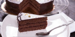 Beitragsbild des Blogbeitrags Die beste Sachertorte in Wien: Wir haben verkostet