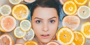 Beitragsbild des Blogbeitrags Fruchtsäurepeeling Wien: So wirst du Aknenarben und Unreinheiten los