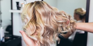 Beitragsbild des Blogbeitrags Haarfarben Trends 2019: die große Freiheit