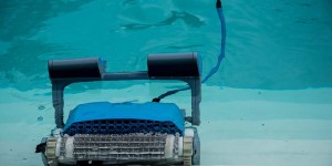 Beitragsbild des Blogbeitrags Poolroboter: Nie wieder Swimmingpool putzen!