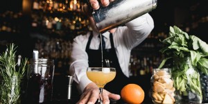 Beitragsbild des Blogbeitrags Bar Wien: 10 top Lokale für Stammtische & Cocktails 