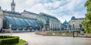 Beitragsbild des Blogbeitrags Schmetterlingshaus Wien! buntes Treiben im Palmenhaus 