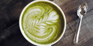 Beitragsbild des Blogbeitrags Matcha Tee Wien: Hier gibt’s den besten Matcha Tee 