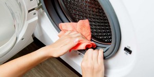 Beitragsbild des Blogbeitrags Waschmaschine stinkt – was tun? Soforthilfe und Hausmittel
