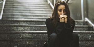 Beitragsbild des Blogbeitrags Sozialphobie: Ursachen, Anzeichen & Behandlung 