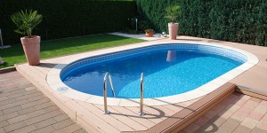 Beitragsbild des Blogbeitrags Swimmingpool: Was kostet er und welche Bauarten gibt es?