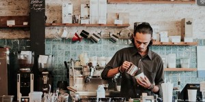 Beitragsbild des Blogbeitrags 14 typische Hipster-Cafés in Wien 