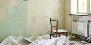 Beitragsbild des Blogbeitrags Alte Tapete entfernen: So gehts ganz leicht