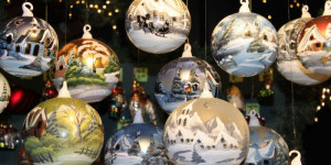 Beitragsbild des Blogbeitrags Christbaumschmuck – handbemalte Weihnachtskugeln und mehr