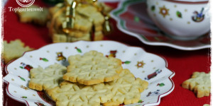 Beitragsbild des Blogbeitrags Stinknormale Mürbteigkekse für Weihnachten oder als Teegebäck!