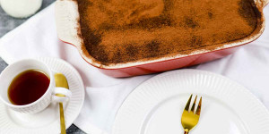 Beitragsbild des Blogbeitrags Bestes Tiramisu ganz klassisch, wie beim Italiener | optional ohne Alkohol