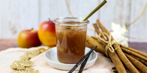 Beitragsbild des Blogbeitrags Omas Apfelmarmelade mit Zimt und Vanille | einfache Apfelkonfitüre!