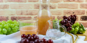 Beitragsbild des Blogbeitrags Traubensaft einkochen ohne Zucker | Traubensaft selber machen!