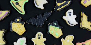 Beitragsbild des Blogbeitrags Halloween Kekse backen mit Kindern | schnell und einfach!