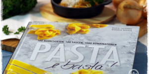 Beitragsbild des Blogbeitrags Pasta mit Speck und Zwiebeln | Spaghetti allamatriciana aus Pasta e basta! 