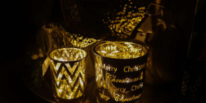 Beitragsbild des Blogbeitrags Weihnachtsbeleuchtung für Fenster und Balkon – Christmas Hometour!