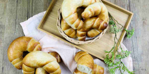Beitragsbild des Blogbeitrags Frühstückskipferl nach Christian Ofner | Traditionelles Gebäck auf dreierlei Art! 