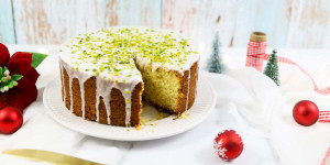 Beitragsbild des Blogbeitrags Saftiger Zitronenkuchen mit Zitronenguss – der beste Kuchen der Welt!