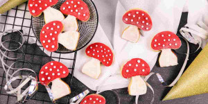 Beitragsbild des Blogbeitrags Glückspilze backen für Neujahr | Glücksbringer aus Mürbeteig!