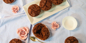 Beitragsbild des Blogbeitrags Schokomuffins mit Schokostückchen aus Cupcakes, Macarons und Petit Fours!