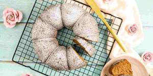 Beitragsbild des Blogbeitrags Eiweißkuchen mit Schokolade und Öl | Protein-Kuchen!