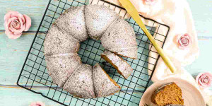 Beitragsbild des Blogbeitrags Eiweißkuchen mit Schokolade und Öl | Protein-Kuchen! 