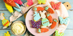 Beitragsbild des Blogbeitrags Osterkekse backen aus Mürbeteig | Zitronenbuttercreme!