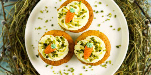 Beitragsbild des Blogbeitrags Rübli Muffins mit Öl und Frischkäse Topping!