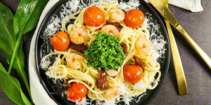 Beitragsbild des Blogbeitrags Spaghetti mit Bärlauchpesto und Tomaten!